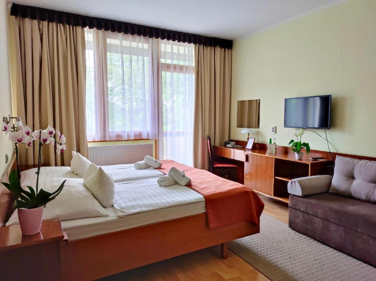 Apartman Hotel Buk Ngoại thất bức ảnh
