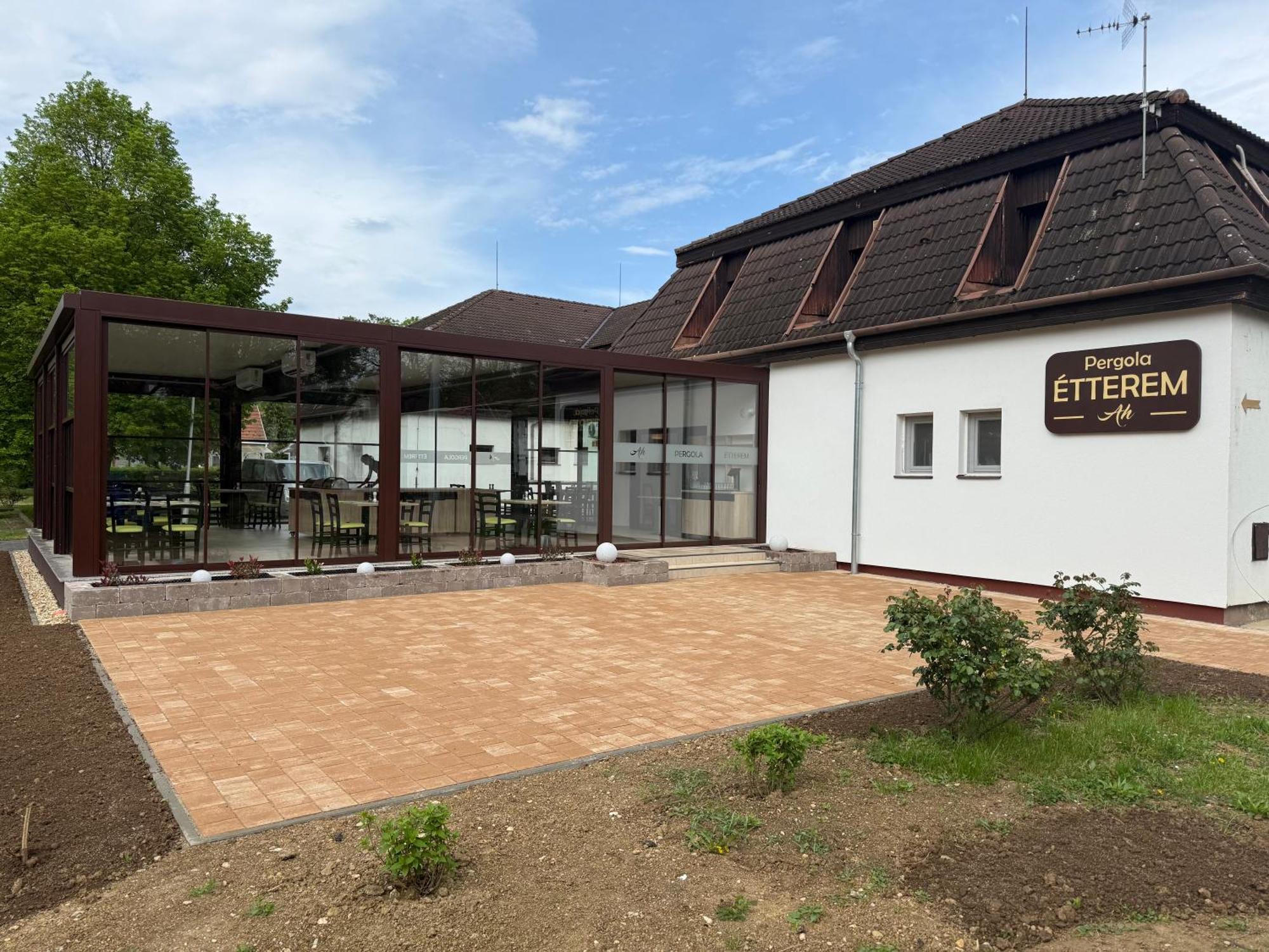 Apartman Hotel Buk Ngoại thất bức ảnh
