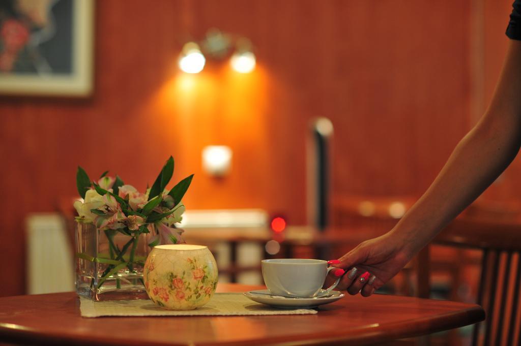Apartman Hotel Buk Ngoại thất bức ảnh
