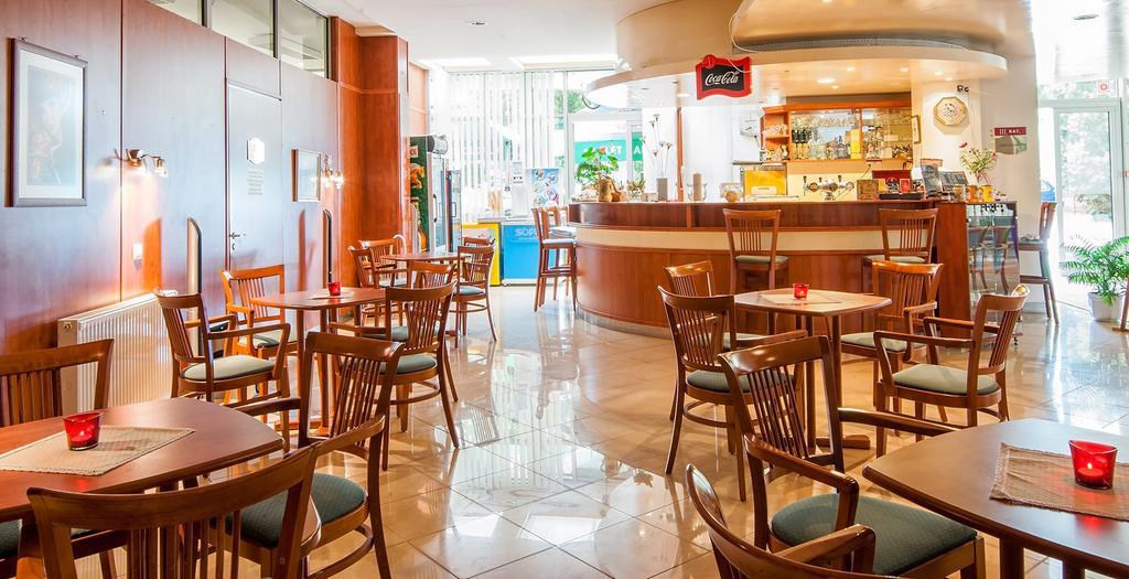 Apartman Hotel Buk Ngoại thất bức ảnh