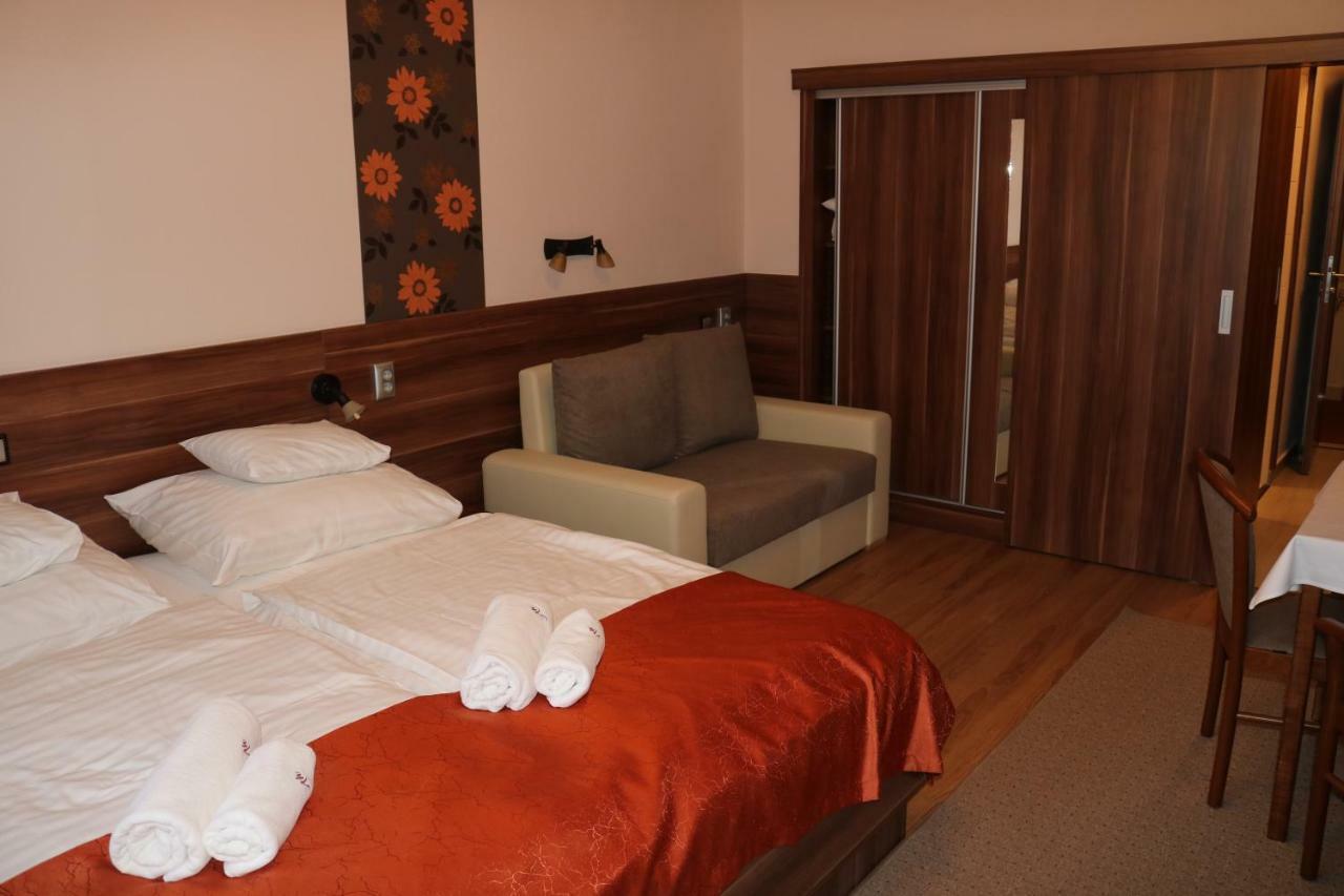 Apartman Hotel Buk Ngoại thất bức ảnh
