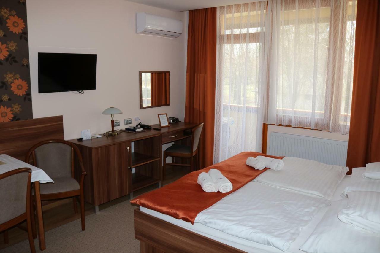 Apartman Hotel Buk Ngoại thất bức ảnh