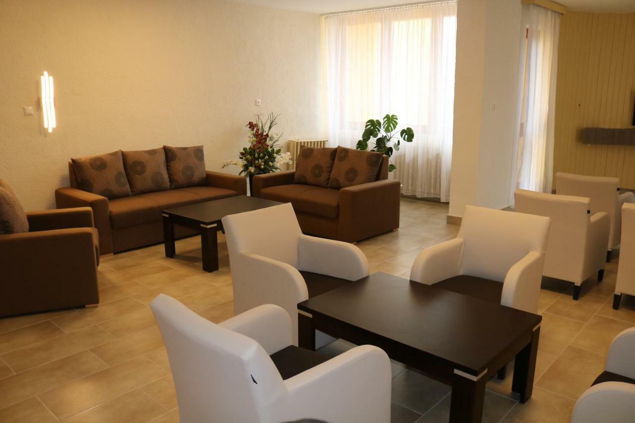 Apartman Hotel Buk Ngoại thất bức ảnh