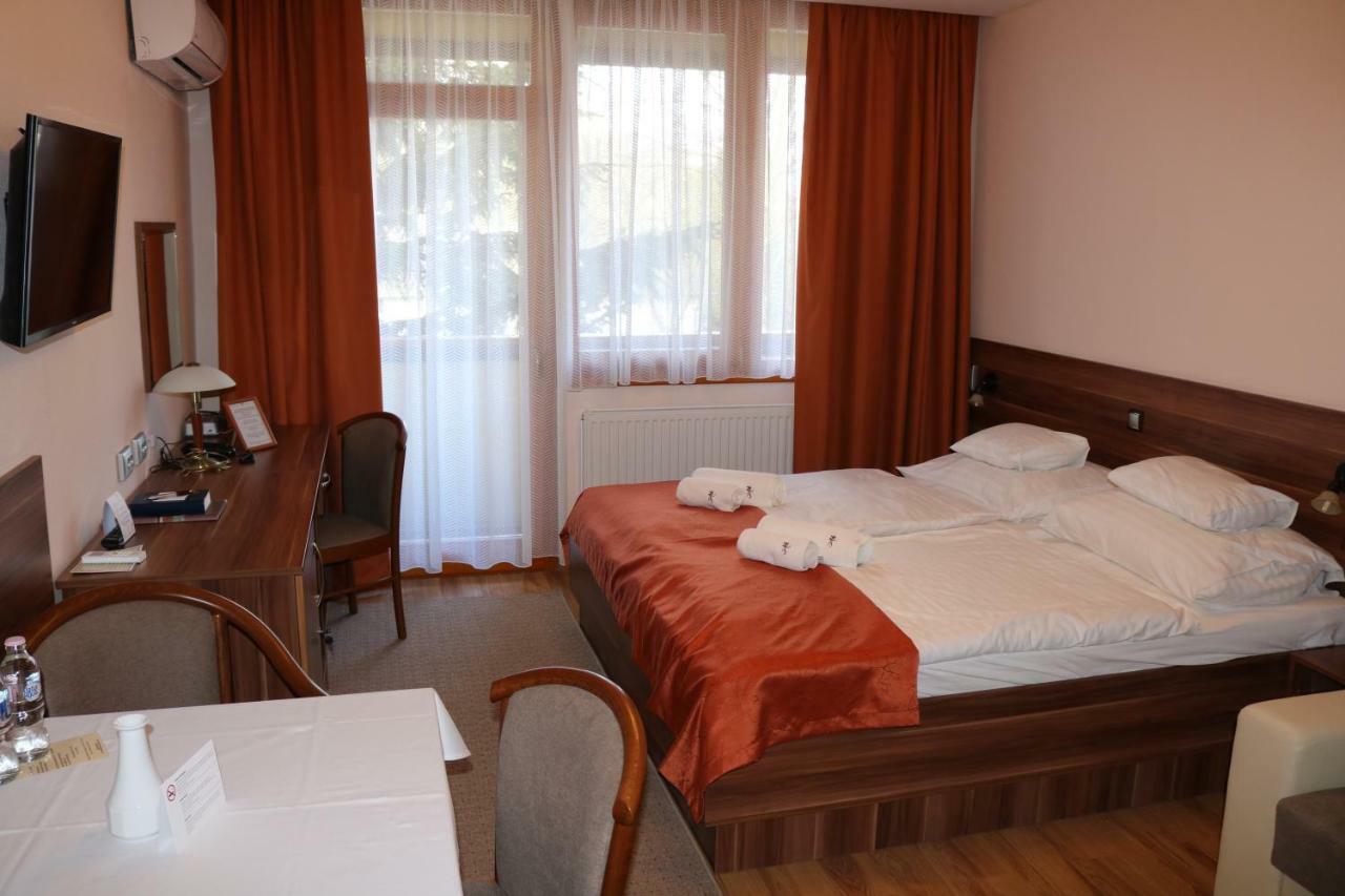 Apartman Hotel Buk Ngoại thất bức ảnh