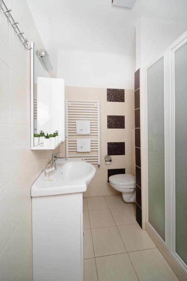 Apartman Hotel Buk Ngoại thất bức ảnh